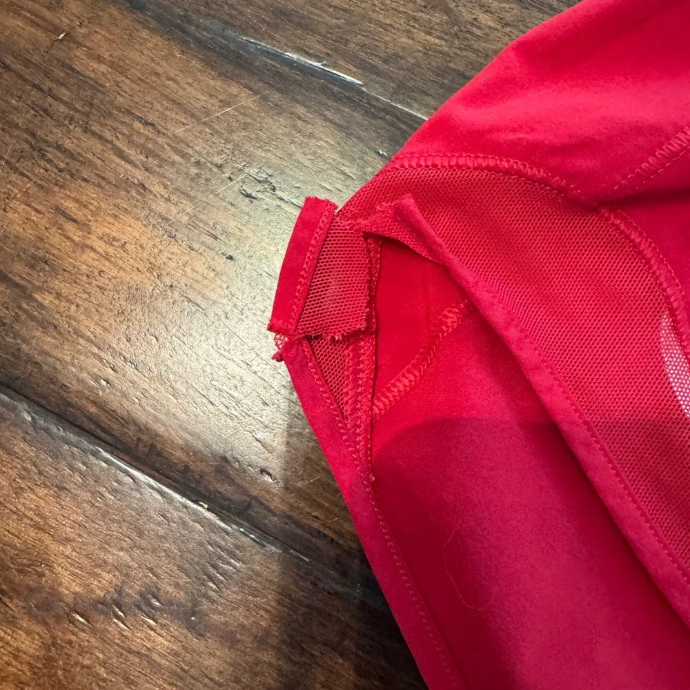 Women’s Lululemon Vibrant Red Athletic Shorts- Size 6 - Picture 6 of 8